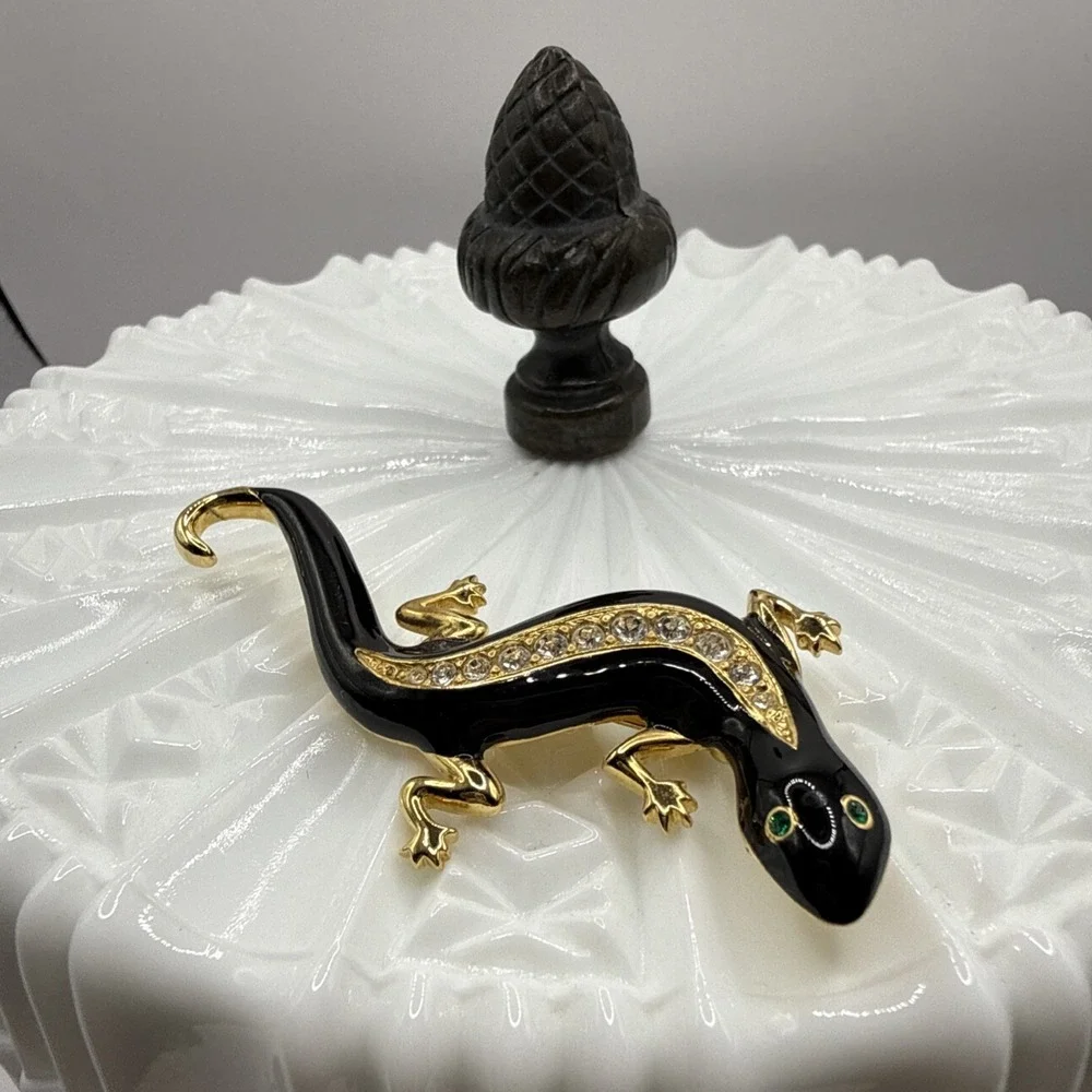 Vintage Brooch Gold Tone & Black Enamel LIZARD Rhinestones Green‎ Eyes Glam Pin